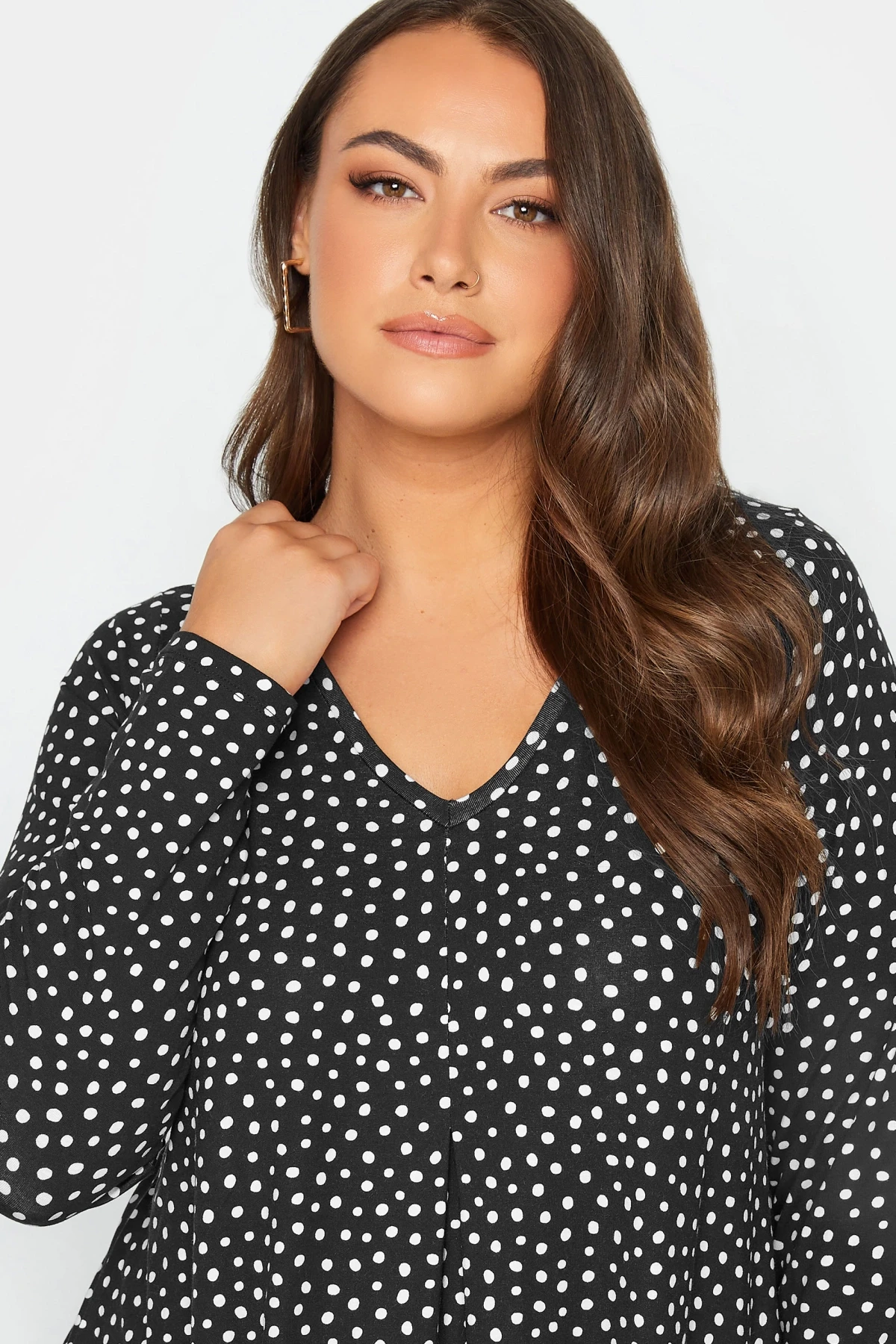 Büyük Beden V Yaka Puantiye Desenli Uzun Kollu Kısa Elbise 137621