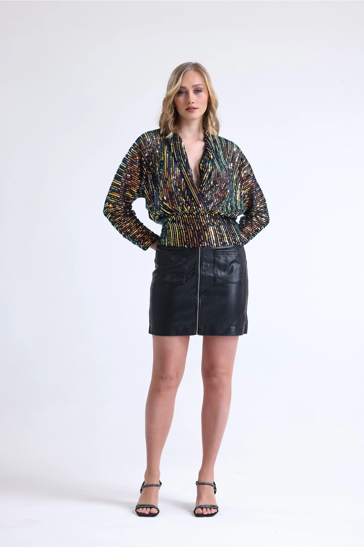 Kruvaze Yaka Beli Lastikli Uzun Kollu Payet İşlemeli Bluz SU-34