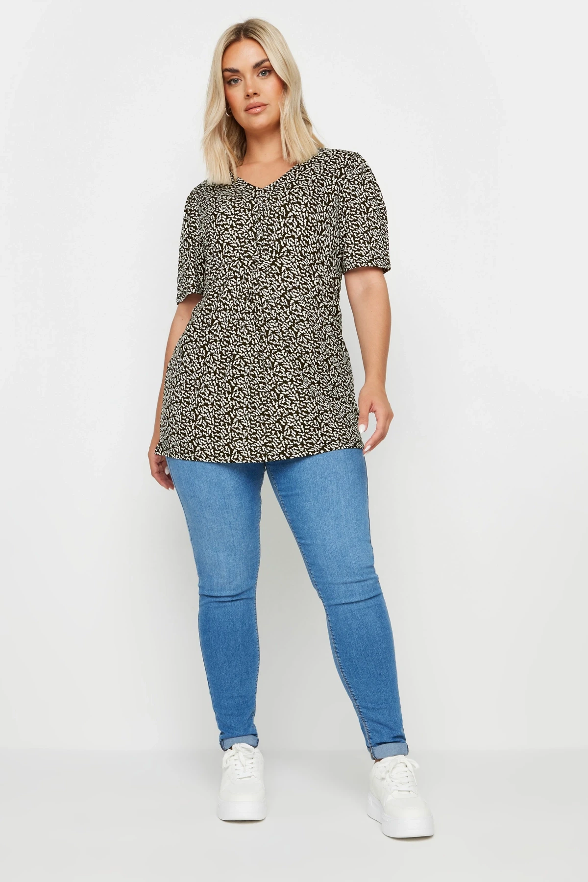 Büyük Beden V Yaka Desenli Asimetrik Kesim Likralı Bluz 303372