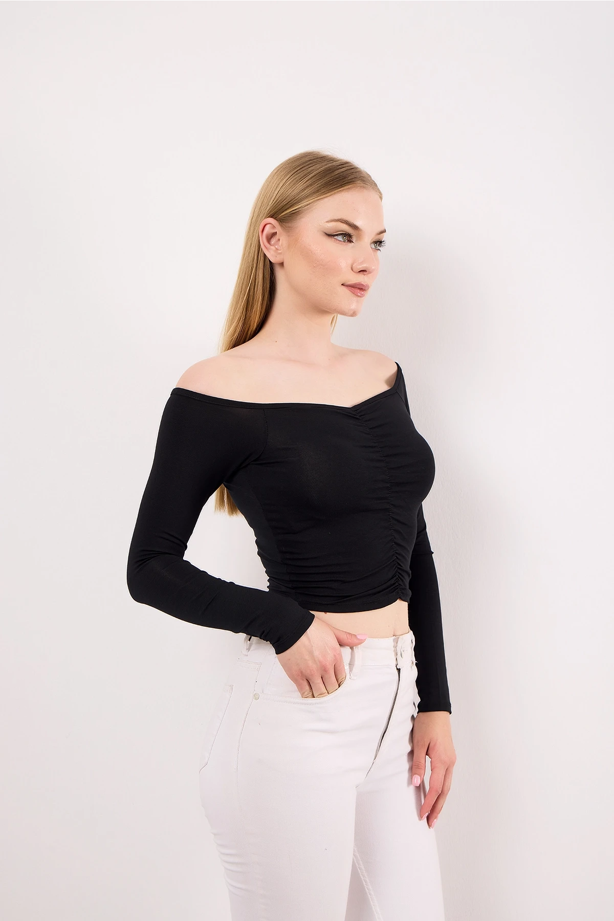 Carmen Yaka Uzun Kollu Önü Büzgü Detaylı Crop Bluz