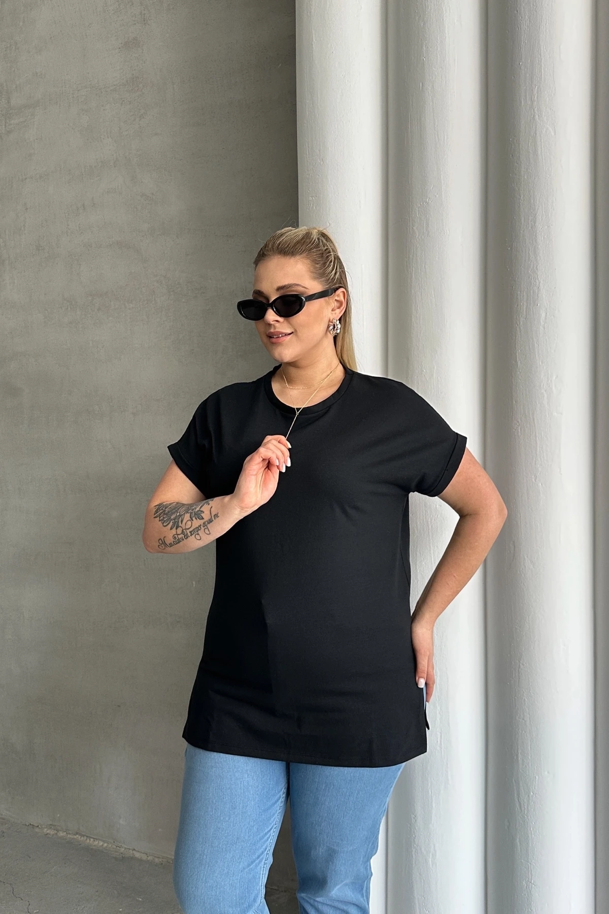 Büyük Beden Kısa Kollu Bisiklet Yaka Yanları Yırtmaçlı Basic T-shirt RFT-01