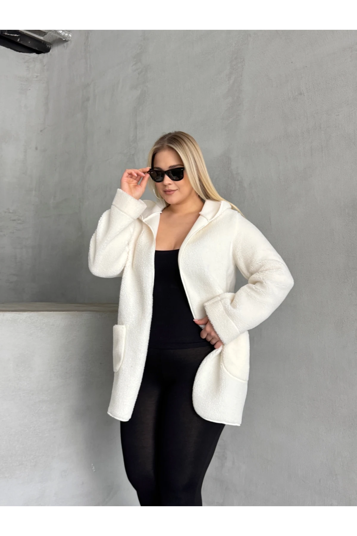 Büyük Beden Önü Kapamasız Cepli Kapüşonlu İnce Peluş Ceket 301256