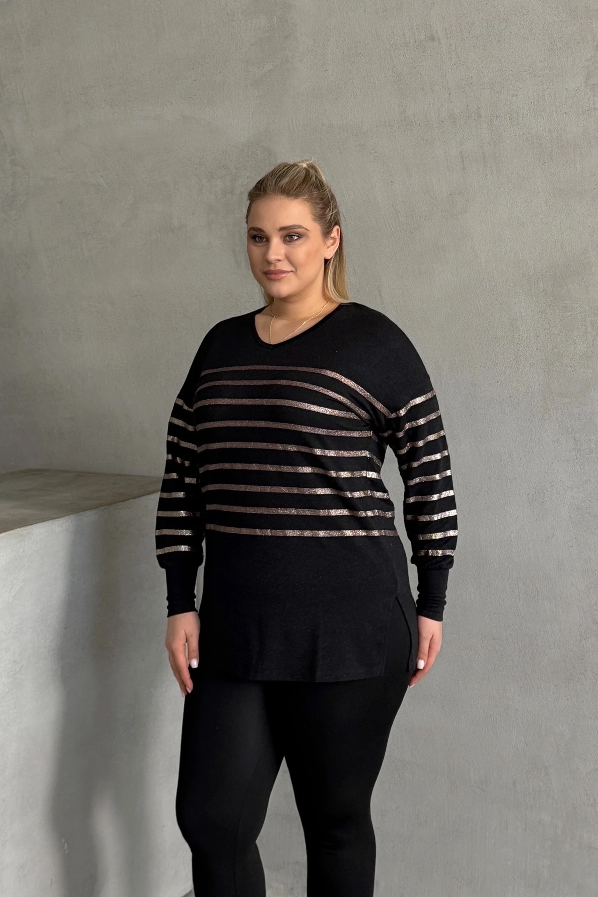 Büyük Beden Uzun Kollu V Yaka Bilekleri Lastikli Bluz 302910