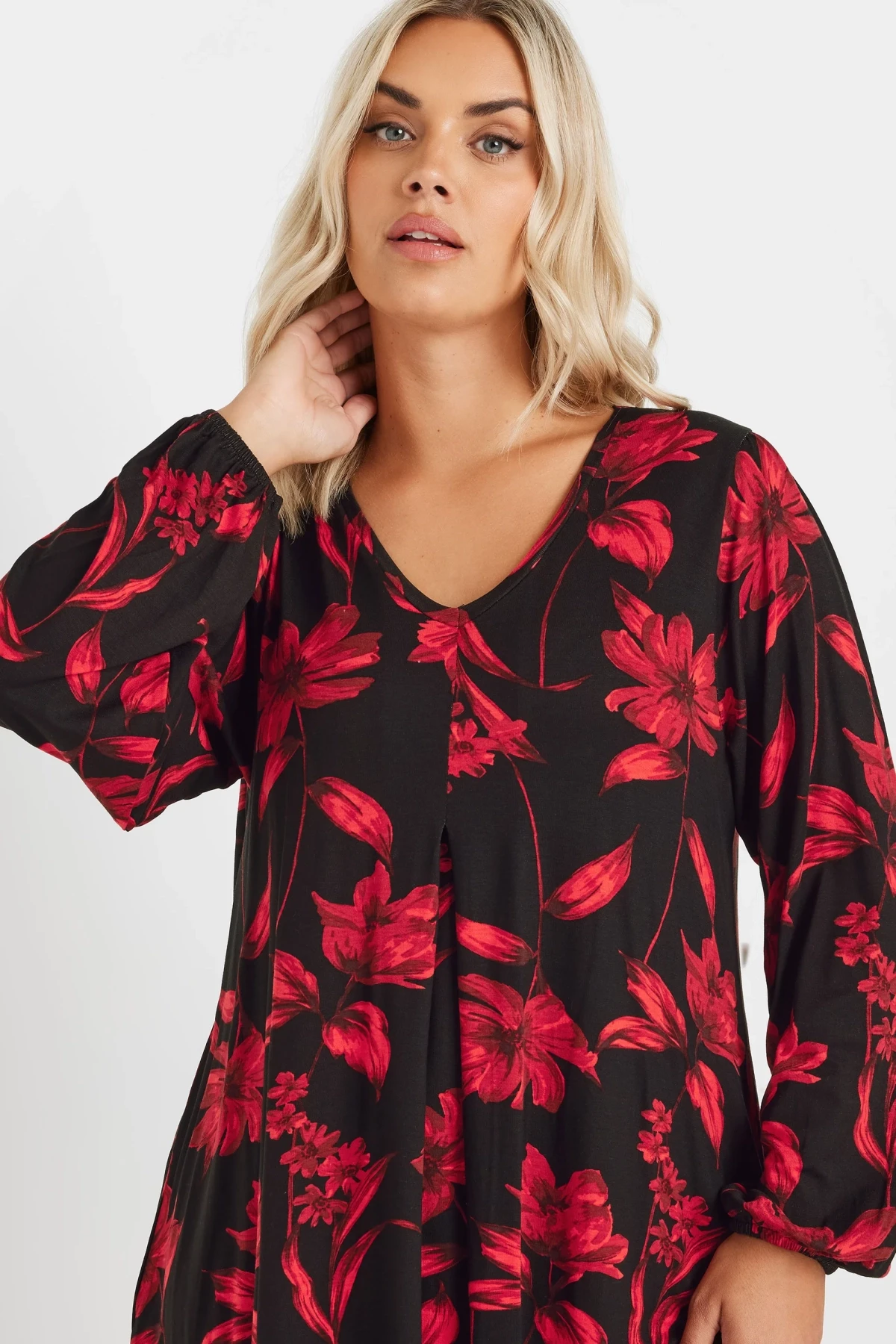 Büyük Beden Uzun Kollu V Yaka Önü Pileli Çiçek Desenli Bluz 303721