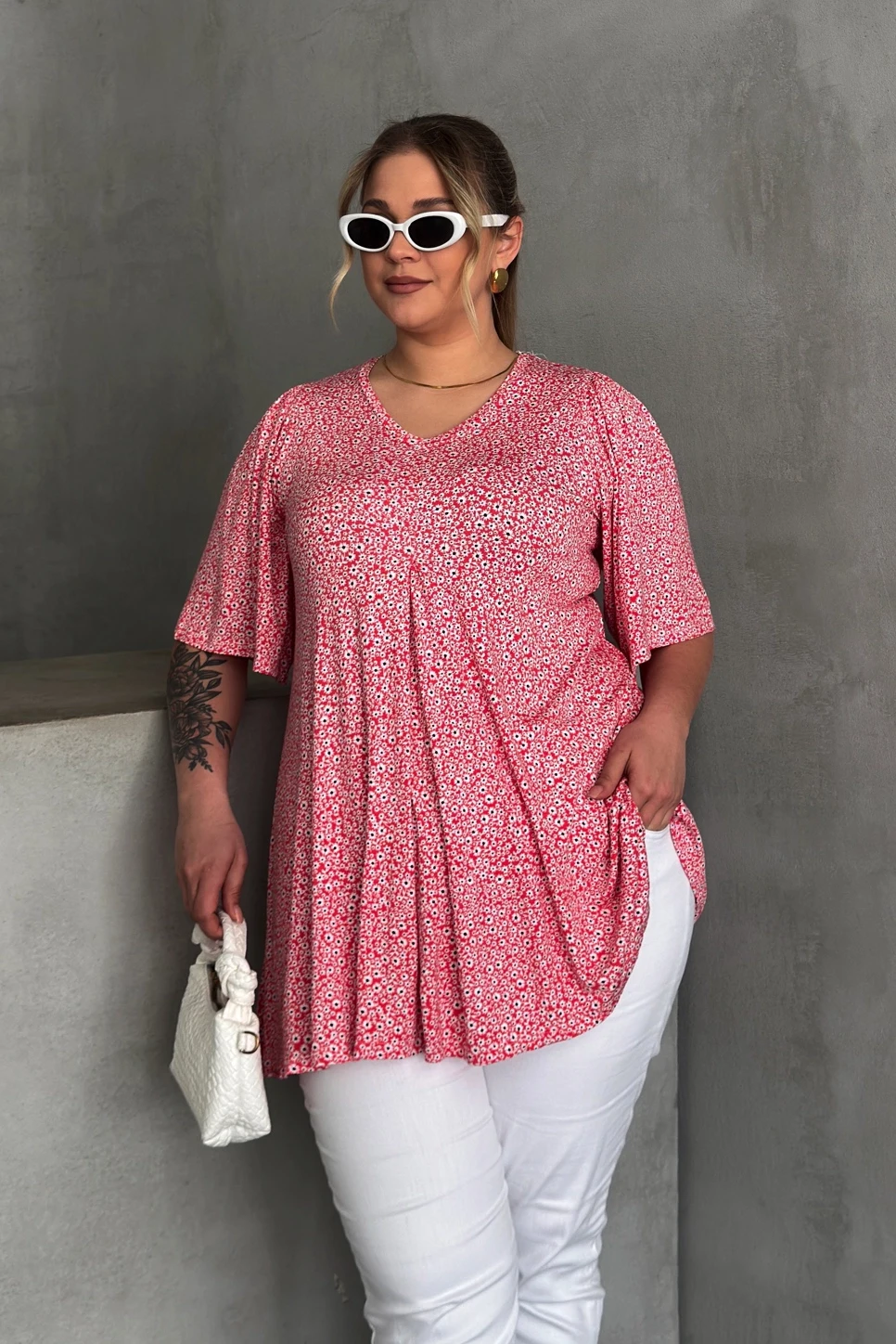 Büyük Beden V Yaka Kısa Kollu Eteği Bollaşan Desenli Bluz 98-5