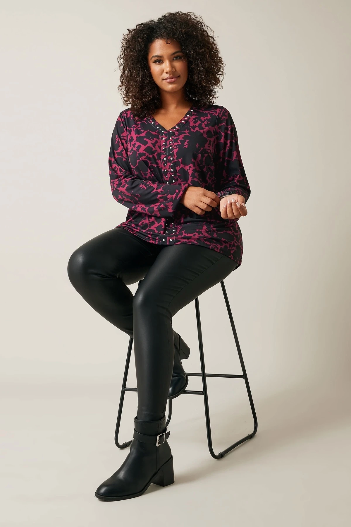 Büyük Beden V Yaka Uzun Kollu Taş Detaylı Desenli Bluz 615713