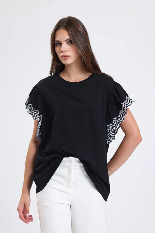 Kolları Nakış Detaylı Kısa Kollu Bisiklet Yaka Uzun Kesim Bluz 21000957