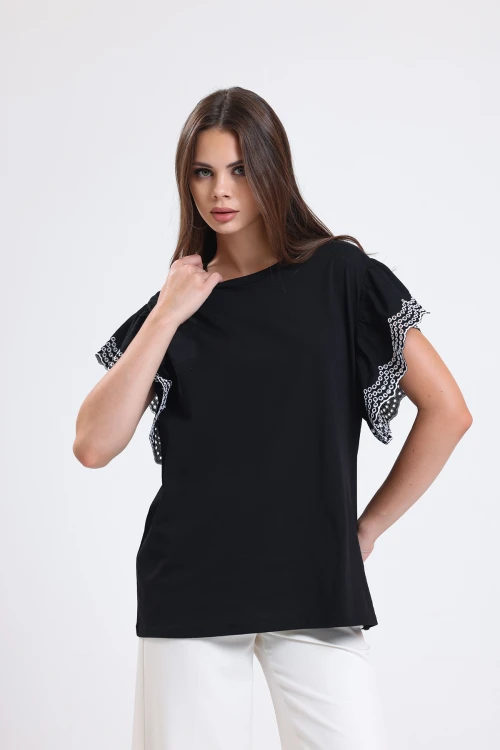 Kolları Nakış Detaylı Kısa Kollu Bisiklet Yaka Uzun Kesim Bluz 21000957