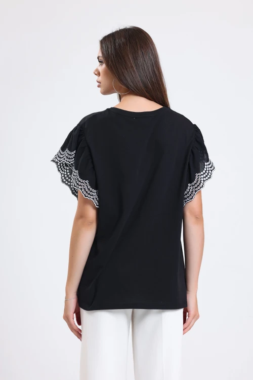 Kolları Nakış Detaylı Kısa Kollu Bisiklet Yaka Uzun Kesim Bluz 21000957