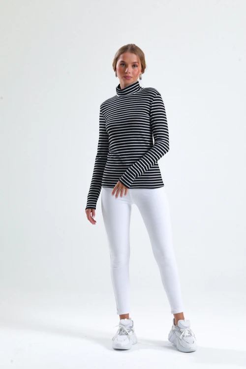 Uzun Kollu Boğazlı İnce Çizgili Normal Kalıp Triko Bluz İZ12010335