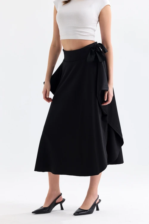 Beli Lastikli Bağlama Detaylı Asimetrik Kesim Yırtmaçlı Midi Boy Etek
