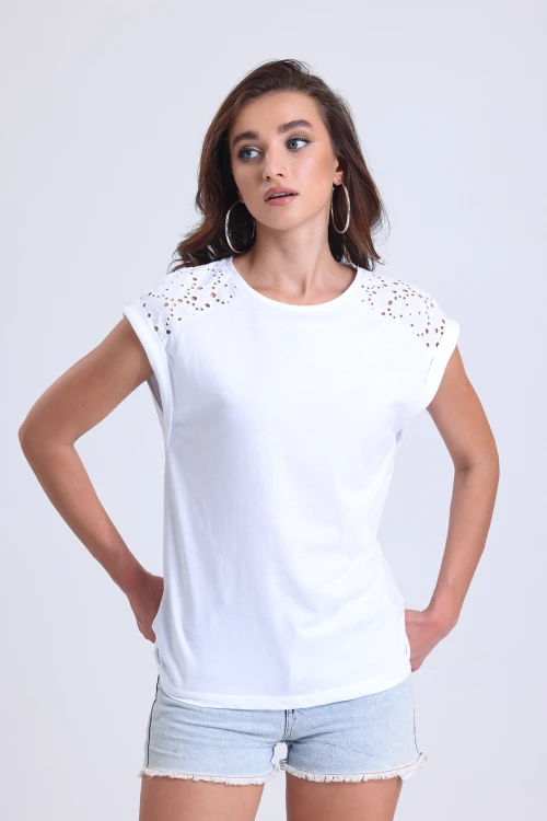 Bisiklet Yaka Omzu Dantel Detaylı Yarım Kollu T-shirt SAPKO-75