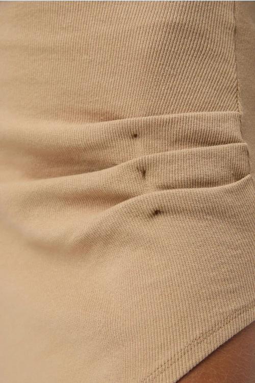 Asimetrik Kesim Büzgü Detaylı Yırtmaçlı İp Askılı Tek Omuz Elbise