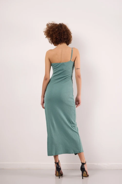 Asimetrik Kesim Büzgü Detaylı Yırtmaçlı İp Askılı Tek Omuz Elbise