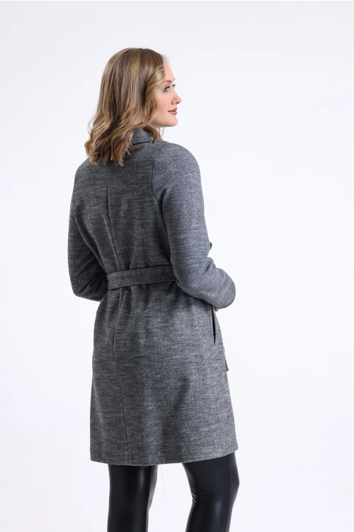 Uzun Kesim Düğmesiz Cepli İçi Astarlı Kuşaklı Kruvaze Kaban SU-46