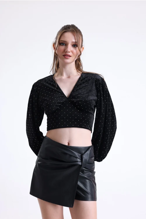 V Yaka Bağlama Detaylı Kolları Lastikli Pul İşlemeli Crop Bluz SU-31