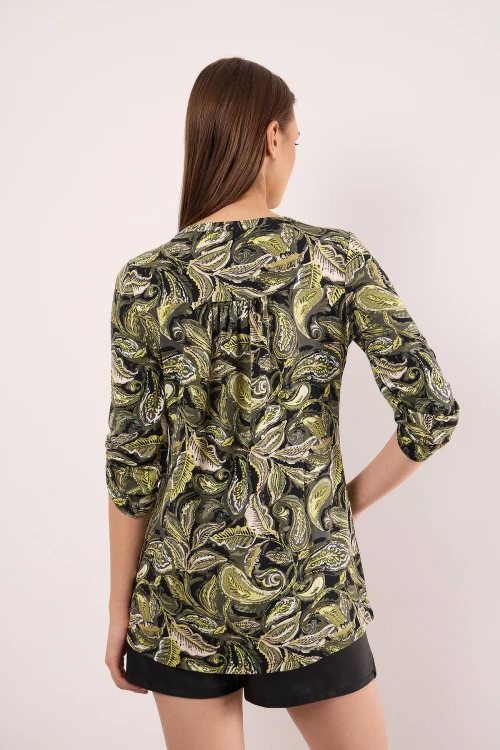 V Yaka Önü Düğmeli Yarım Kollu Desenli Bluz 1025