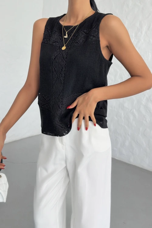 Bisiklet Yaka Sıfır Kol Dantel Detaylı İçi Astarlı Bluz