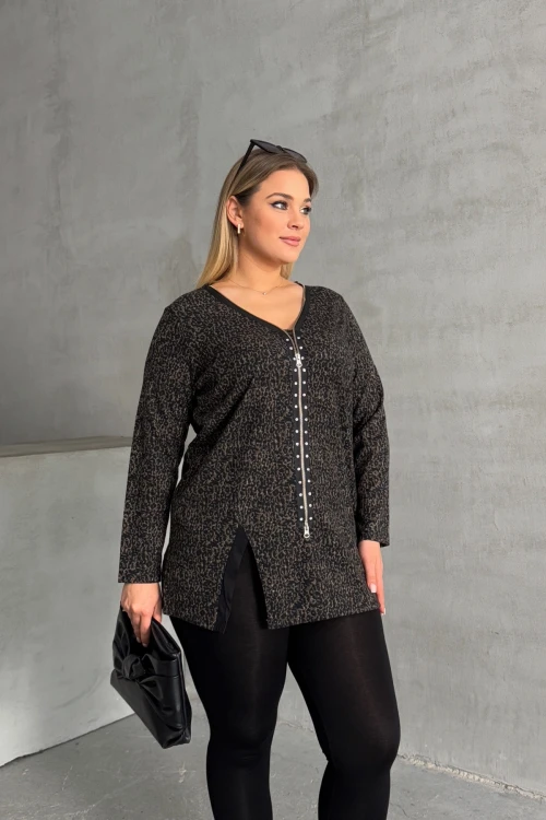 Büyük Beden V Yaka Önü Fermuarlı Yırtmaç Detaylı Leopar Desenli Bluz 173672