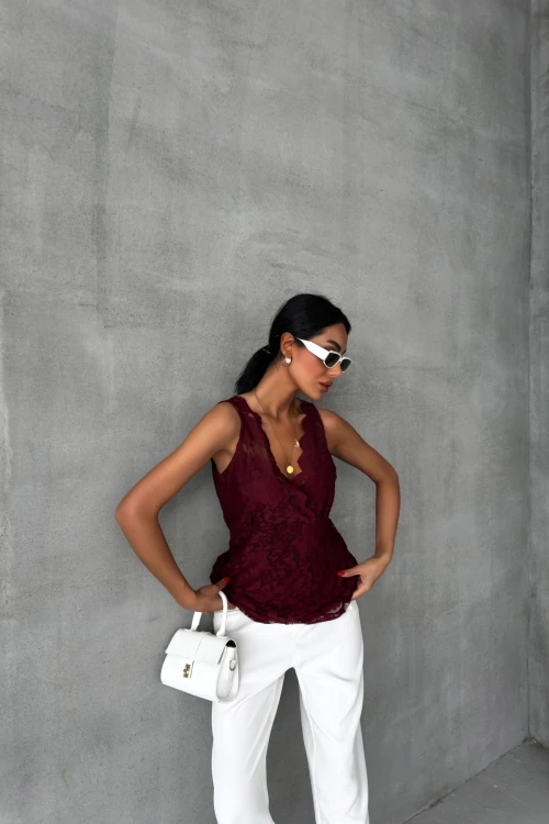 V Yaka Kolsuz İçi Astarlı Dantelli Bluz