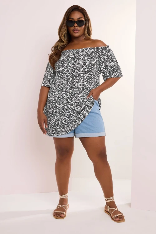 Büyük Beden Düşük Omuzlu Kısa Kollu Düğme Detaylı Desenli Bluz 322679