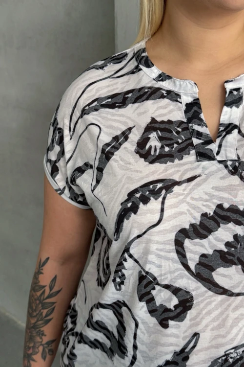 Büyük Beden Kısa Kollu V Yaka Desenli T-shirt 97-83