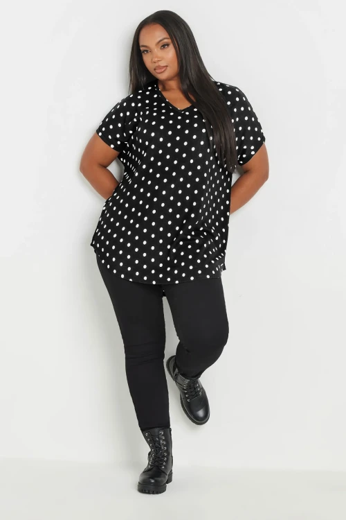 Büyük Beden Kısa Kollu V Yaka Puantiyeli Bluz 303497