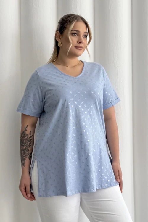 Büyük Beden Kısa Kollu V Yaka Yanları Yırtmaçlı Metalik Baskılı T-shirt 97-46