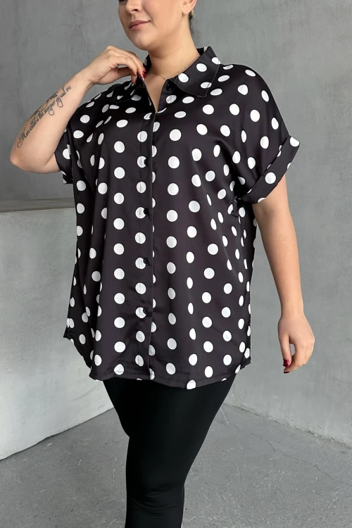 Büyük Beden Önü Düğmeli Kısa Kollu Puantiye Desenli Gömlek 303460
