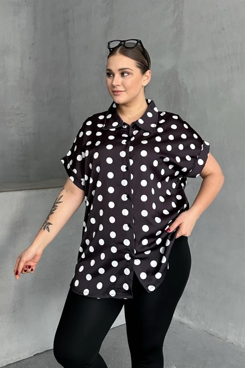 Büyük Beden Önü Düğmeli Kısa Kollu Puantiye Desenli Gömlek 303460