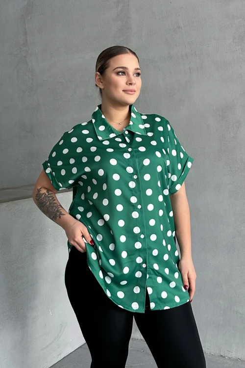 Büyük Beden Önü Düğmeli Kısa Kollu Puantiye Desenli Gömlek 303461