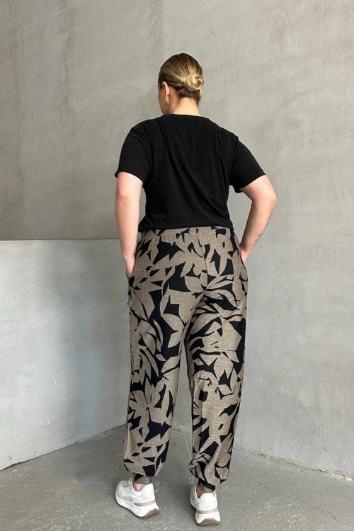 Büyük Beden Paçası Lastikli Parlak Baskılı Cepli Pantolon 302697