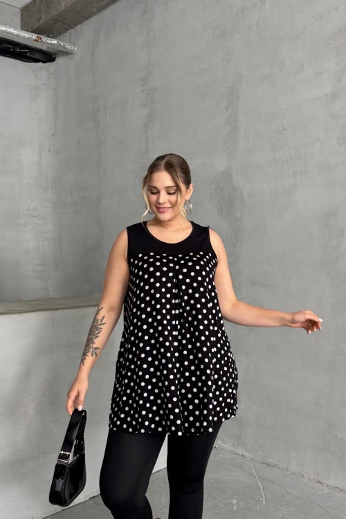 Büyük Beden Sıfır Kol Bisiklet Yaka Puantiyeli Pileli Bluz 302250