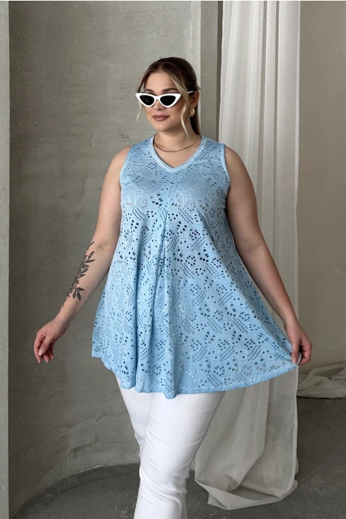 Büyük Beden V Yaka Sıfır Kol Dantel Detaylı Astarsız Bluz 302965