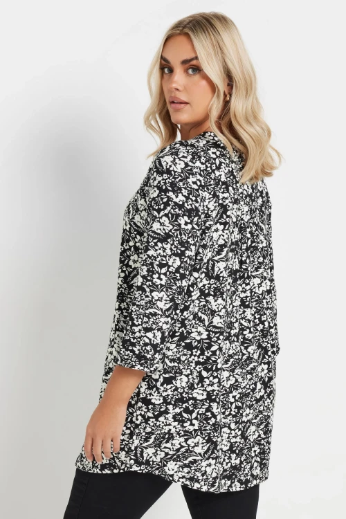 Büyük Beden Yarım Kollu Önü Düğmeli Çiçek Desenli Gömlek 322267