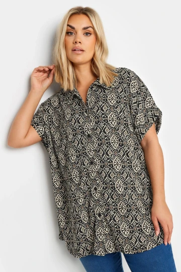Büyük Beden Kısa Kollu Desenli Düğmeli Gömlek 303355