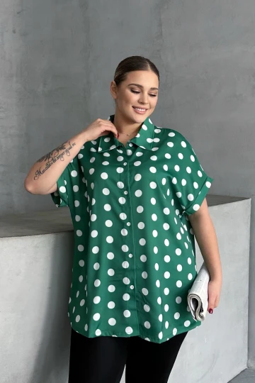 Büyük Beden Önü Düğmeli Kısa Kollu Puantiye Desenli Gömlek 303461