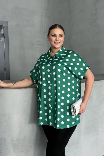 Büyük Beden Önü Düğmeli Kısa Kollu Puantiye Desenli Gömlek 303461