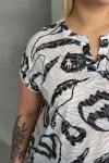 Büyük Beden Kısa Kollu V Yaka Desenli T-shirt 97-83